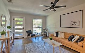 Trendy Austin Abode With Deck And Yard 6 Mi Downtown!